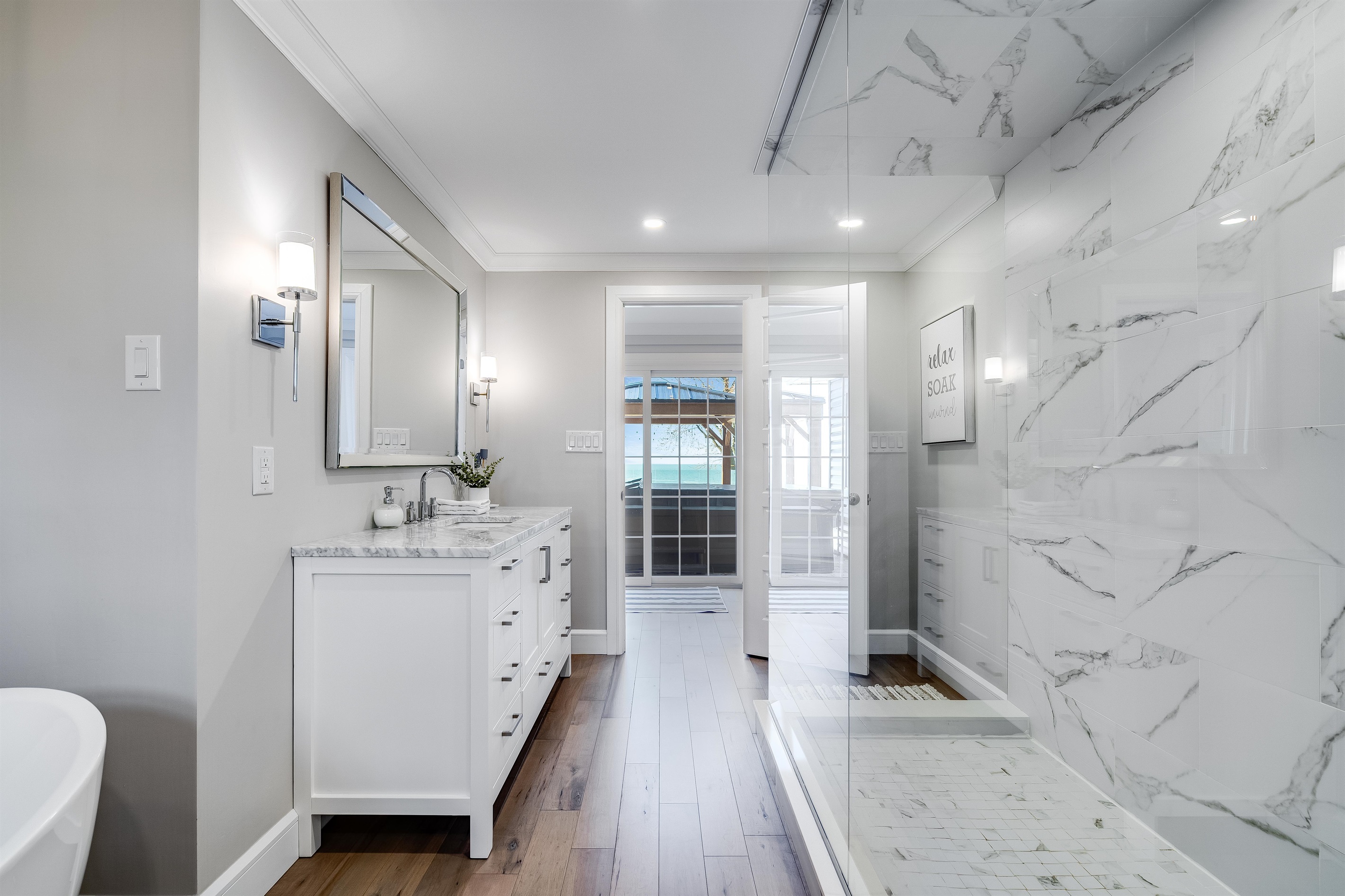 Main Floor full Bathroom