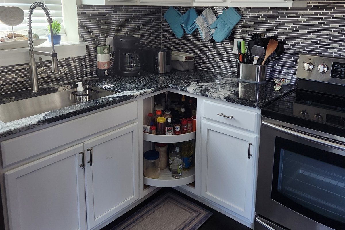 This coastal-modern kitchen is fully stocked and ready for your inner chef.