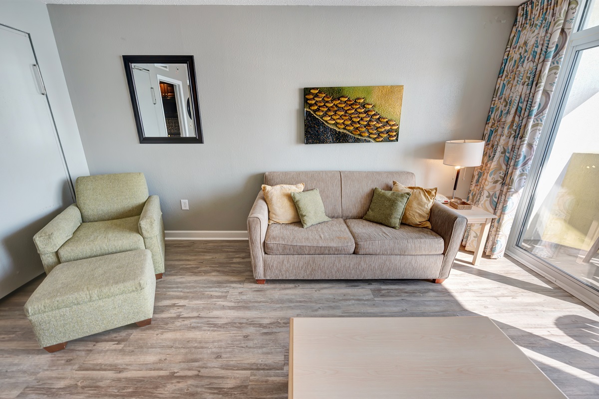 Living Room with Stunning Views🌊☀️