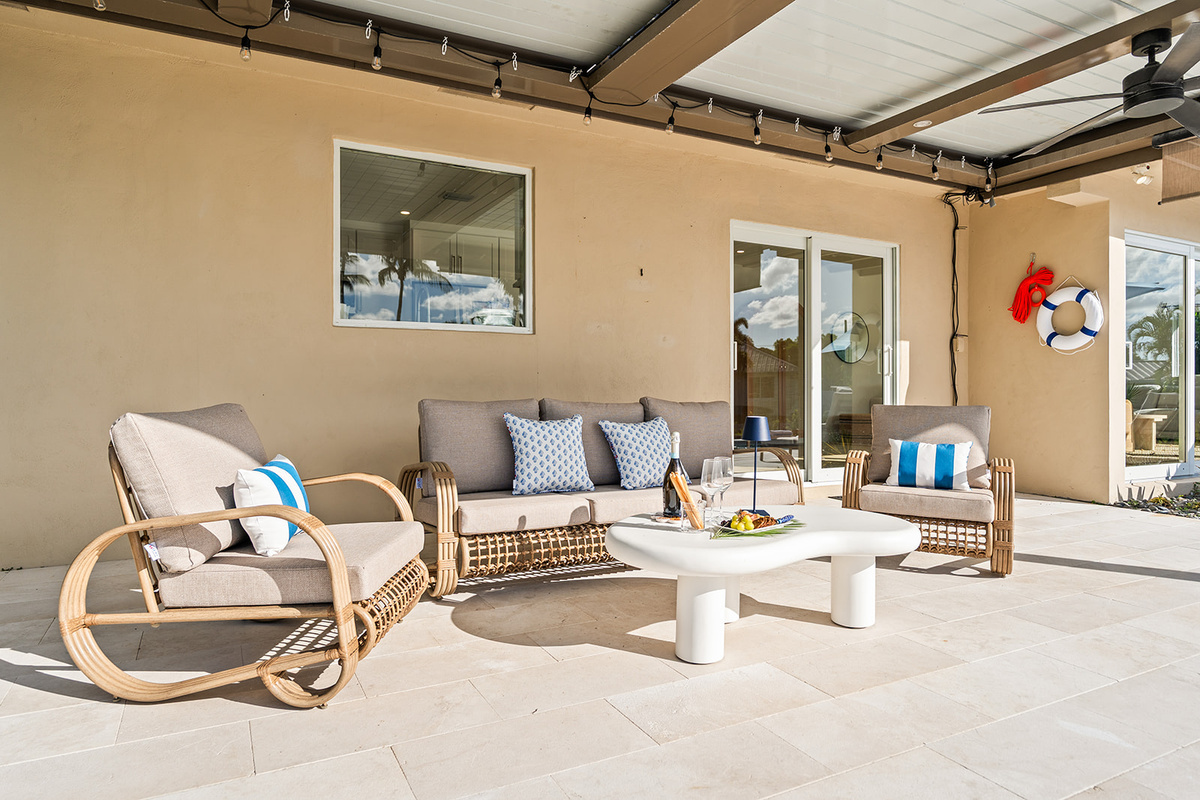 Unwind in the shaded outdoor lounge, a comfortable space for morning coffee, afternoon reading, or evening conversations.