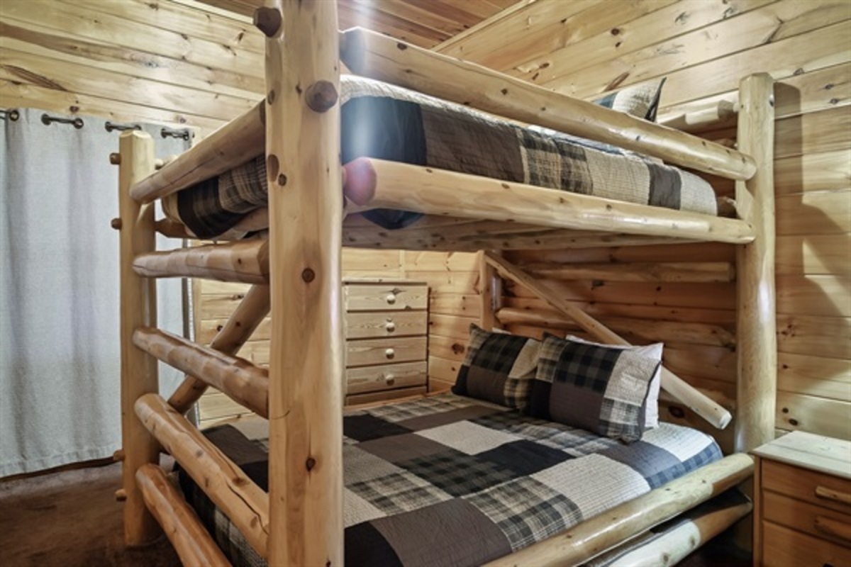 Give kids or teens their own space with queen bunk beds and convenient Jack and Jill bathroom access.