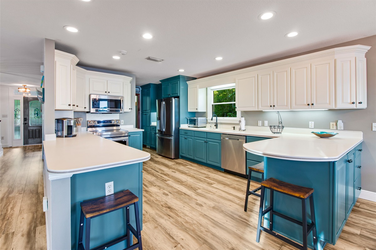 Large kitchen with 2 refrigerators! 