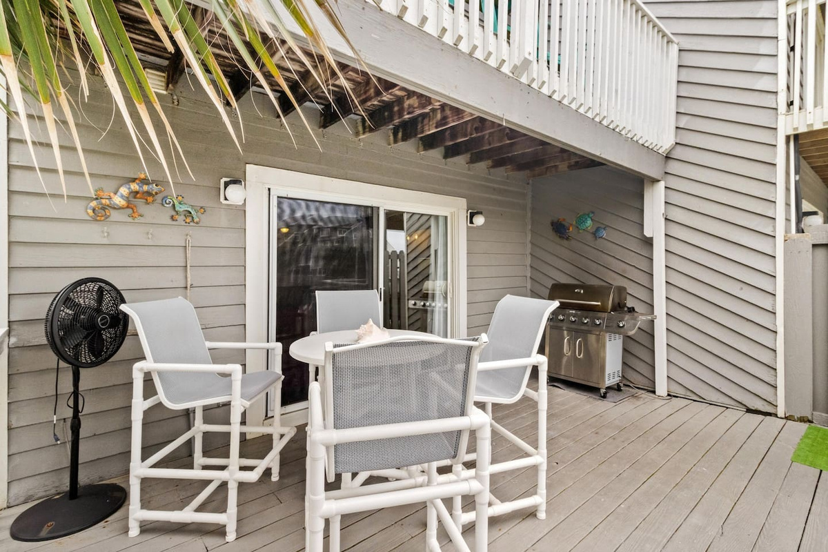  Fire up the gas grill, pull up a chair at the deck table, and let dinner happen outside.
