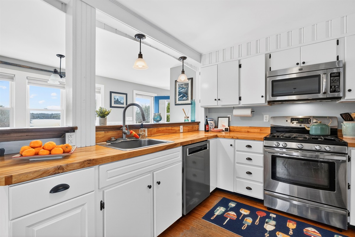 Fully stocked kitchen with high end appliances 