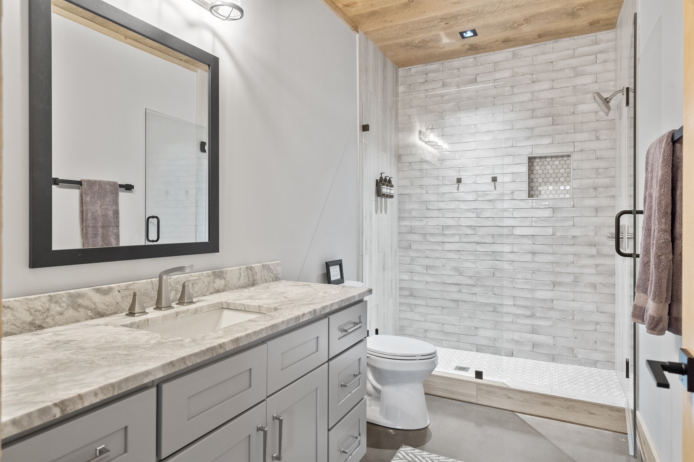 Private en suite to Bedroom #3