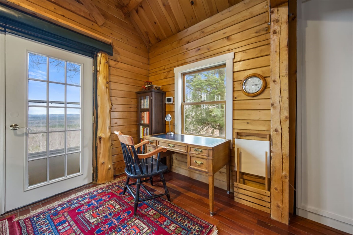 Desk to do remote work