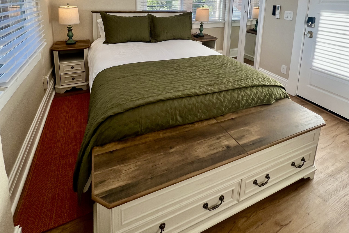 Your cozy bedroom retreat awaits. Unwind in a plush Queen bed after a day of exploring Prescott.