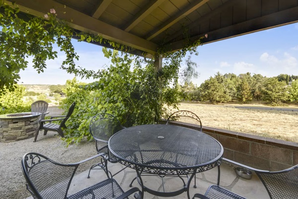 Back Covered Patio - Outdoor Dining