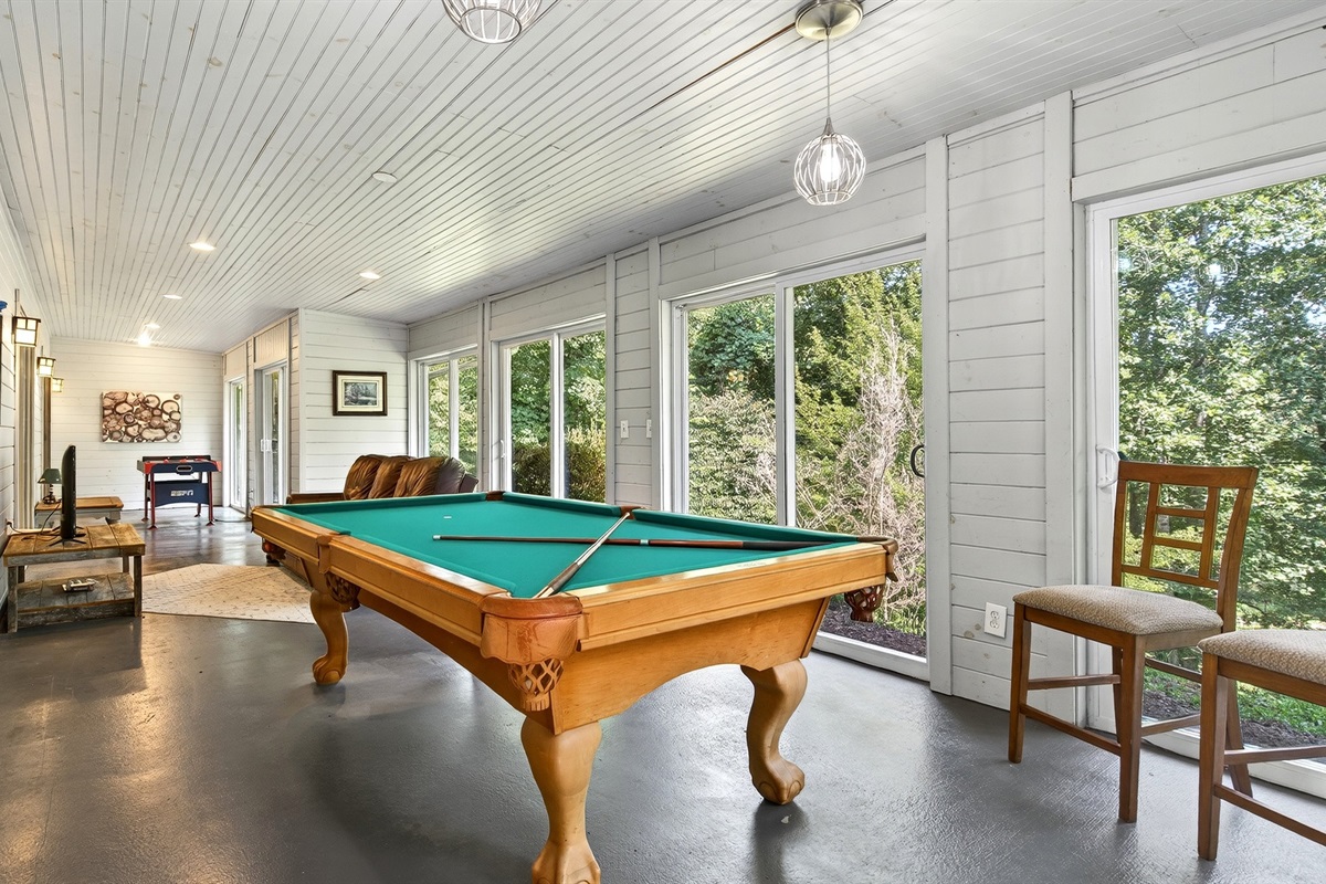 Pool table