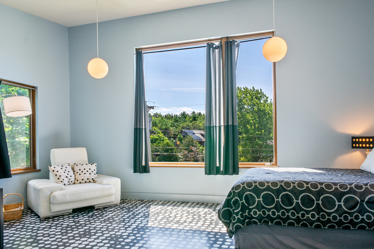 Reach the summit of "The Crag" in our iconic Sky Loft. Ascend the Sky Passage to this third-floor designer sanctuary, featuring a Queen bed, bold graphic laminate flooring, and bird’s-eye views of historic Otter Creek and the Acadia wilderness.