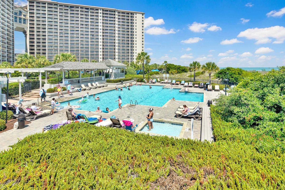 Oceanfront Beach Club Pool