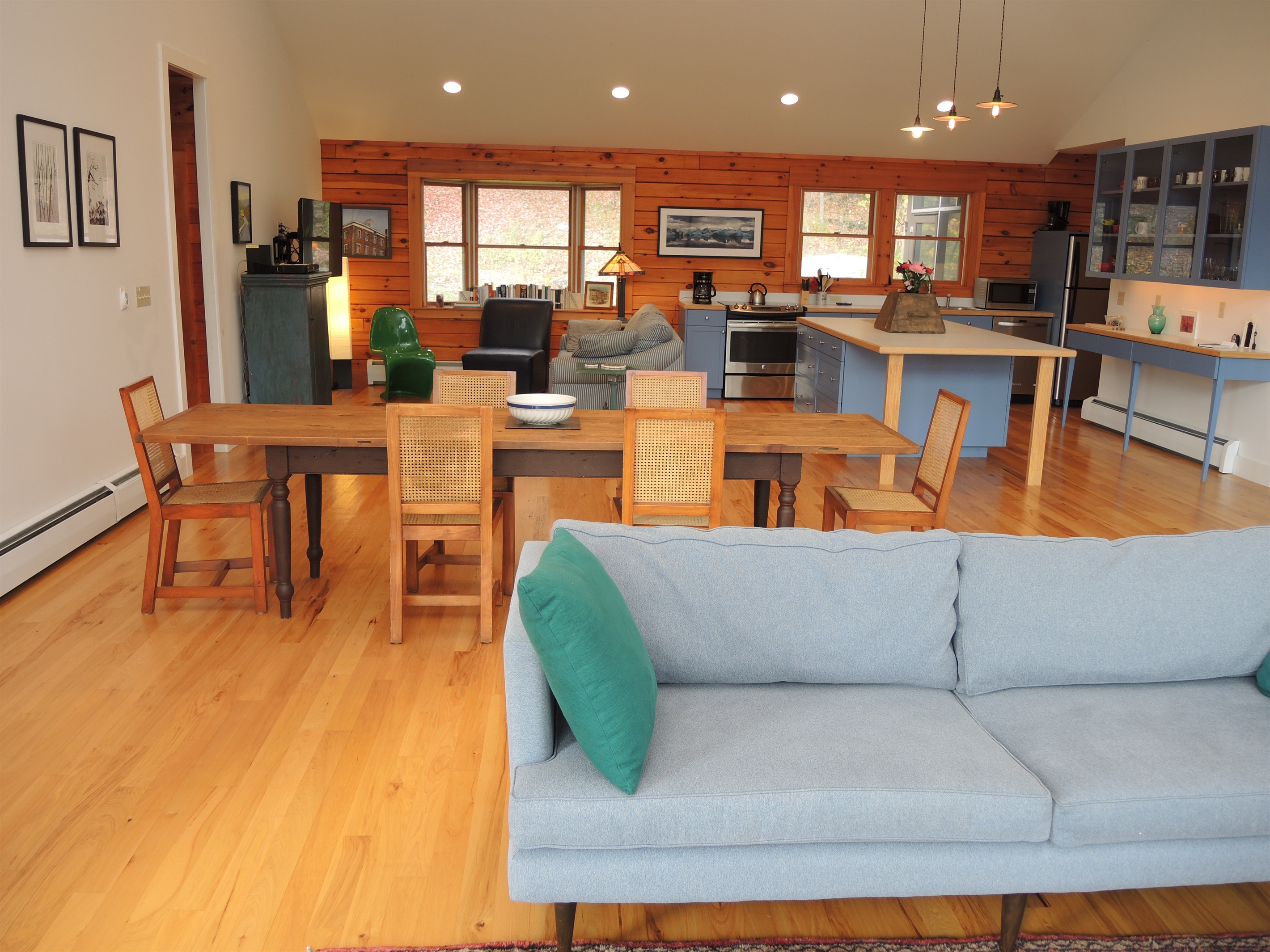 Open great room w/ living area and kitchen