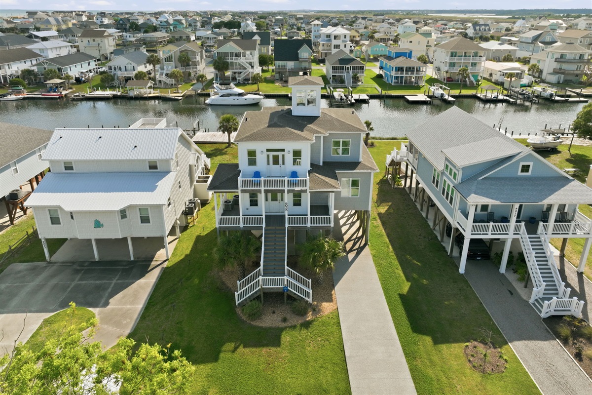Nestled along the canal, this waterfront getaway offers easy access to boating and beach days