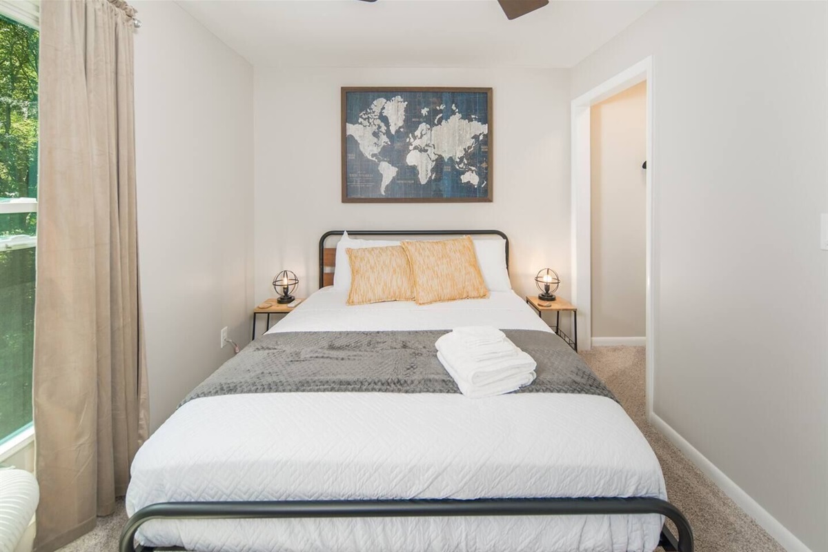 Unit 3: Bedroom #2 (Queen) Includes Roku TV (Hulu+, ESPN+, & Disney+)