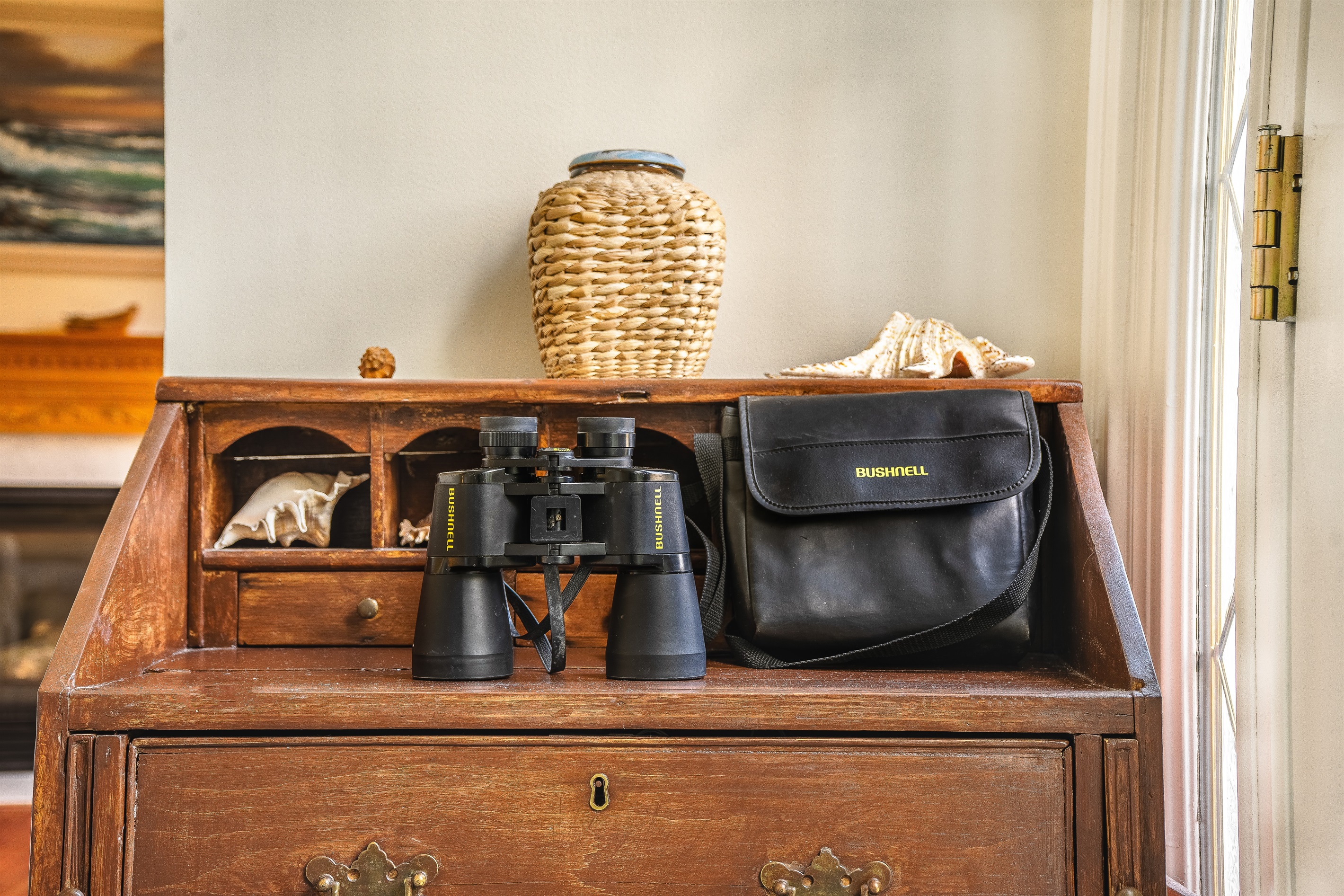 Explore the ridge from the comfort of home. This entry desk features a pair of binoculars for birdwatching or spotting local wildlife in the yard. It’s the perfect "base camp" setup for planning your daily excursions into Acadia National Park.