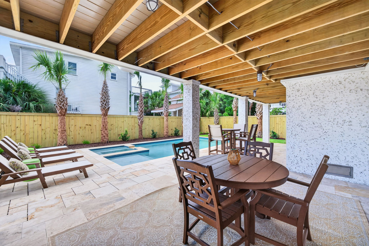 Private Backyard | Tahanan Palms | 3 38th Ave | IOP Escapes