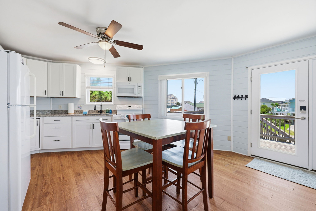 Cook with ease in the fully equipped kitchen