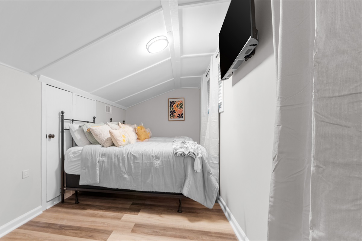 Upstairs bedroom- two twin beds  Creekside Chalet 