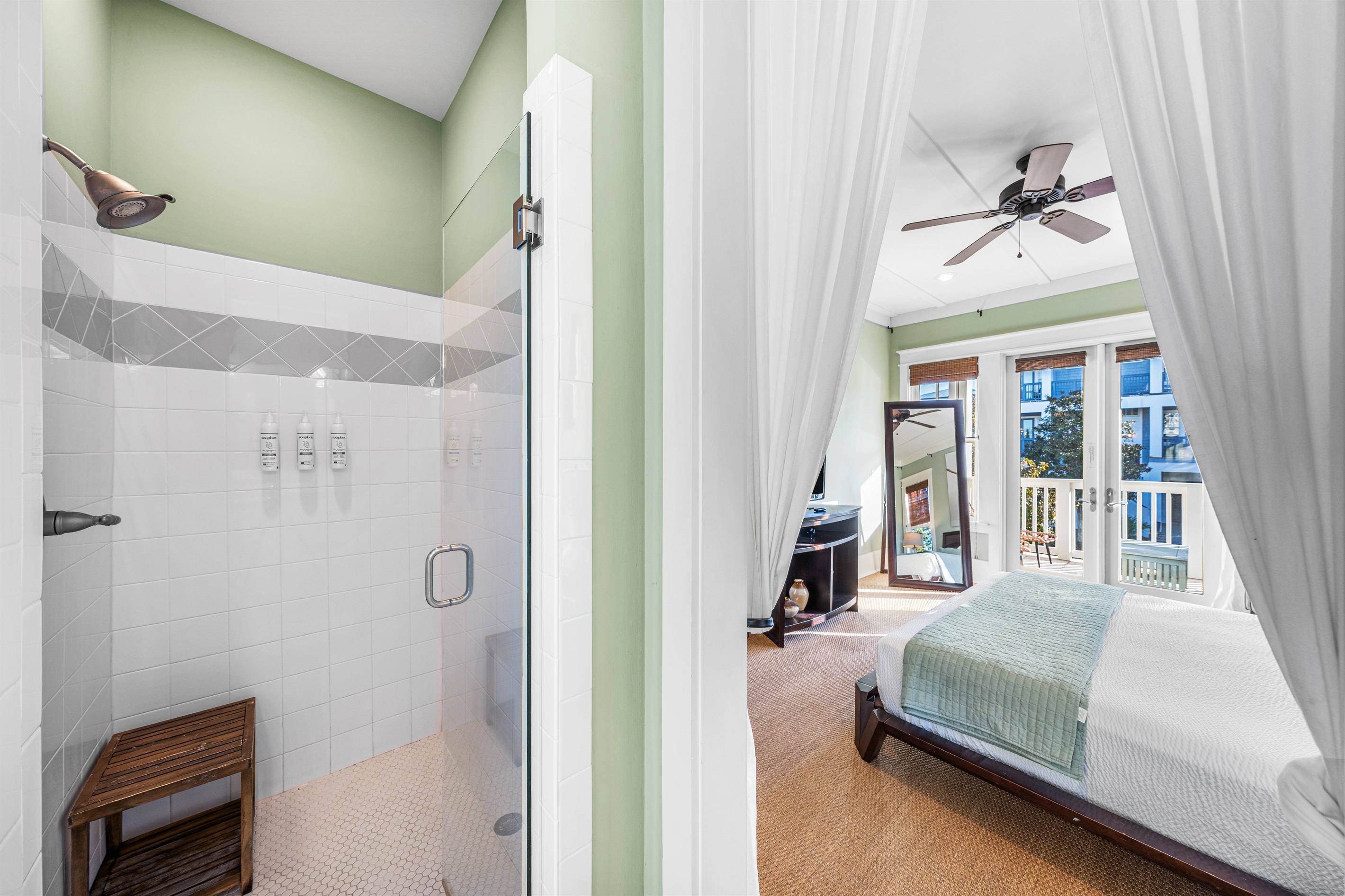 2nd Floor Master Bathroom, with tub