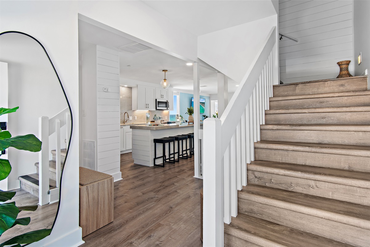 Welcome to Green Reef 1! This is the entry way on the street/2nd level. Steps to the 3rd floor.