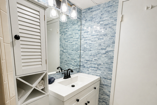 Hall bathroom, access from hall and second bedroom