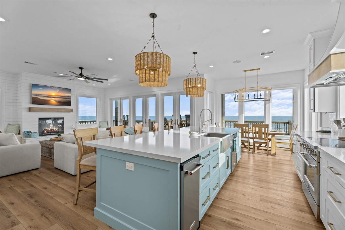 3f9bd85bc8be4d8ead69665a49872bbb Large | Beachhouse | Texas | TX | Vacation Homes | Galveston | Crystal Beach | Kokomo | Breezy Days | Beachfront Elegance | Sunrise Serenity | Southern Sands Property Management, LLC