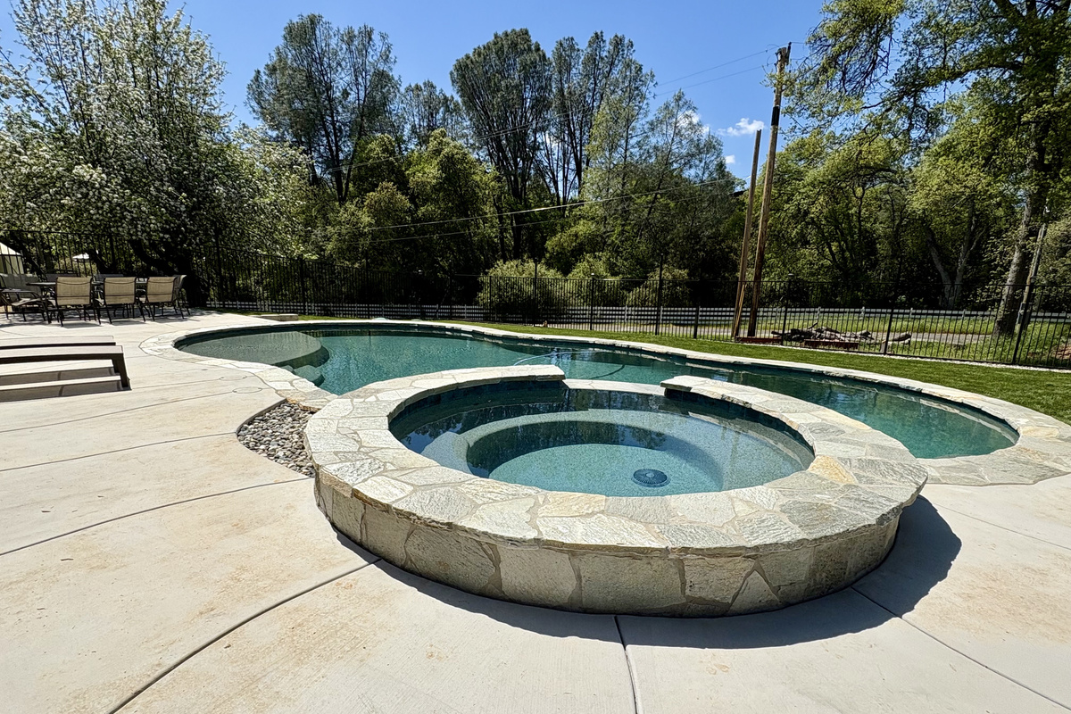 Amazing space to relax and unwind with the pool and mountain scenery.  