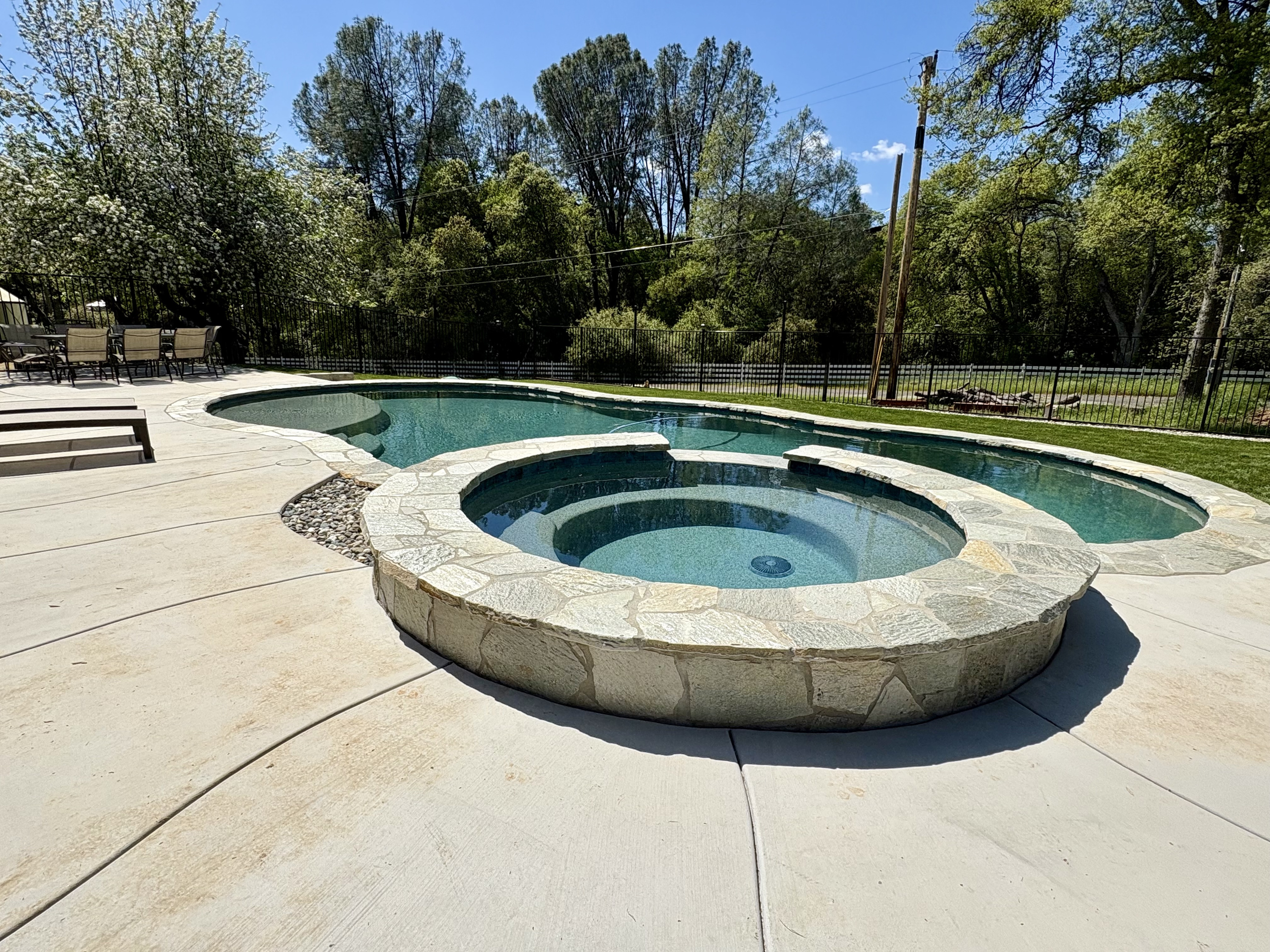 Amazing space to relax and unwind with the pool and mountain scenery.  