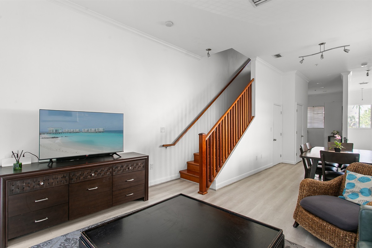 Comfortable seating, natural light all day
