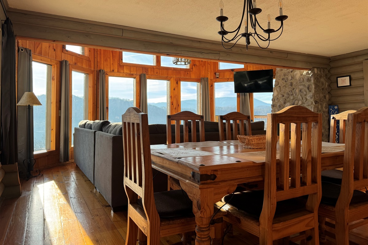 WINTER DININGN ROOM VIEW