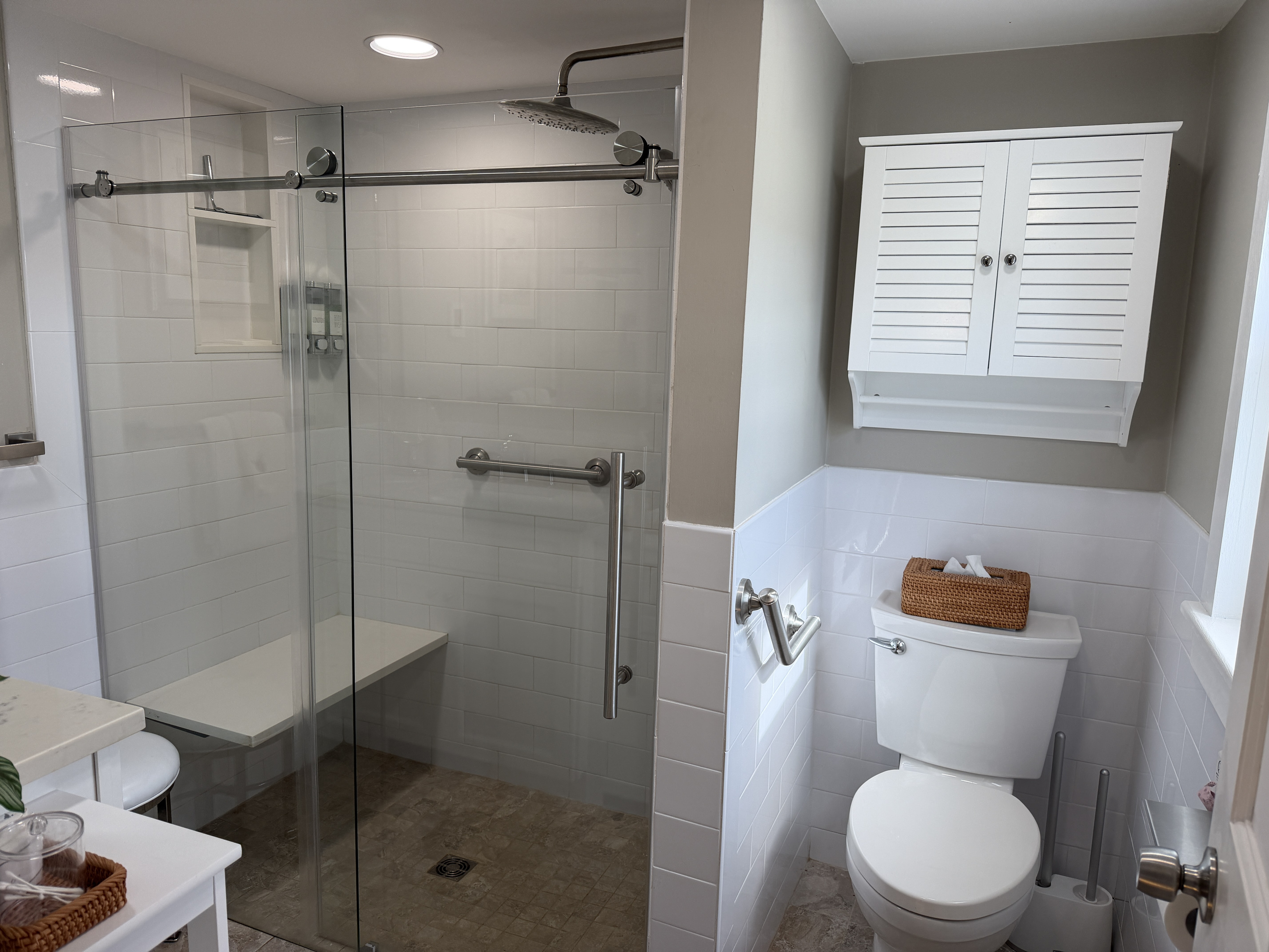 Awesome bath on 1st floor