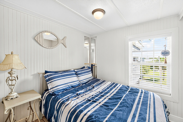 Queen bedroom
