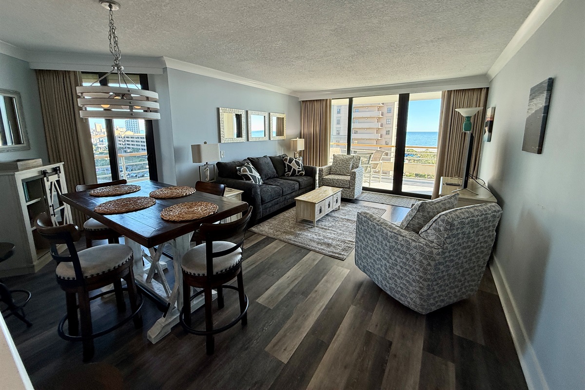 Oceanfront Spacious Living/Dining Area