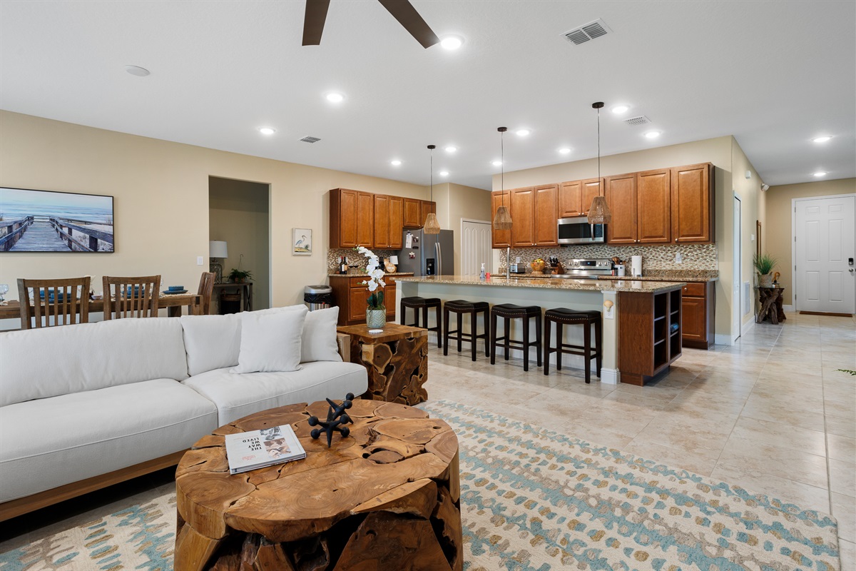 Kitchen Island seats 4