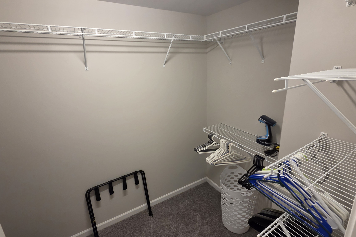 Main Bedroom Walk-in Closet