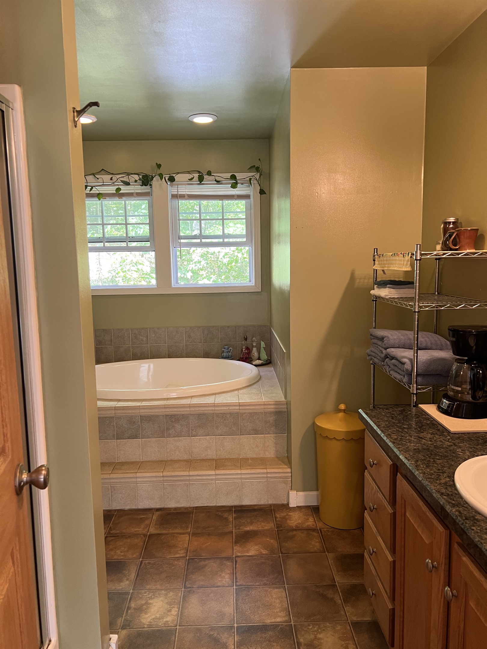 Garden Room - bath with shower and soaking tub