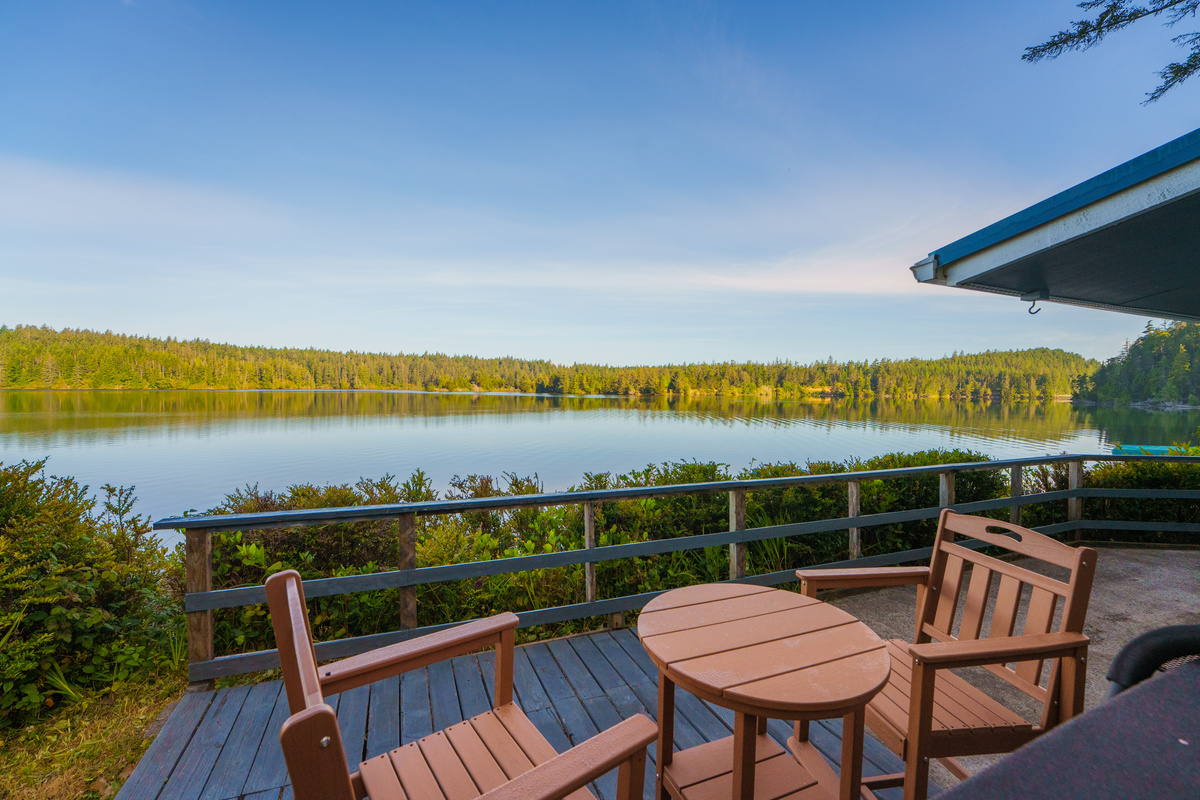 Step onto the lower deck beside the hot tub and settle in with a drink as peaceful, unobstructed views of Woahink Lake stretch out before you.