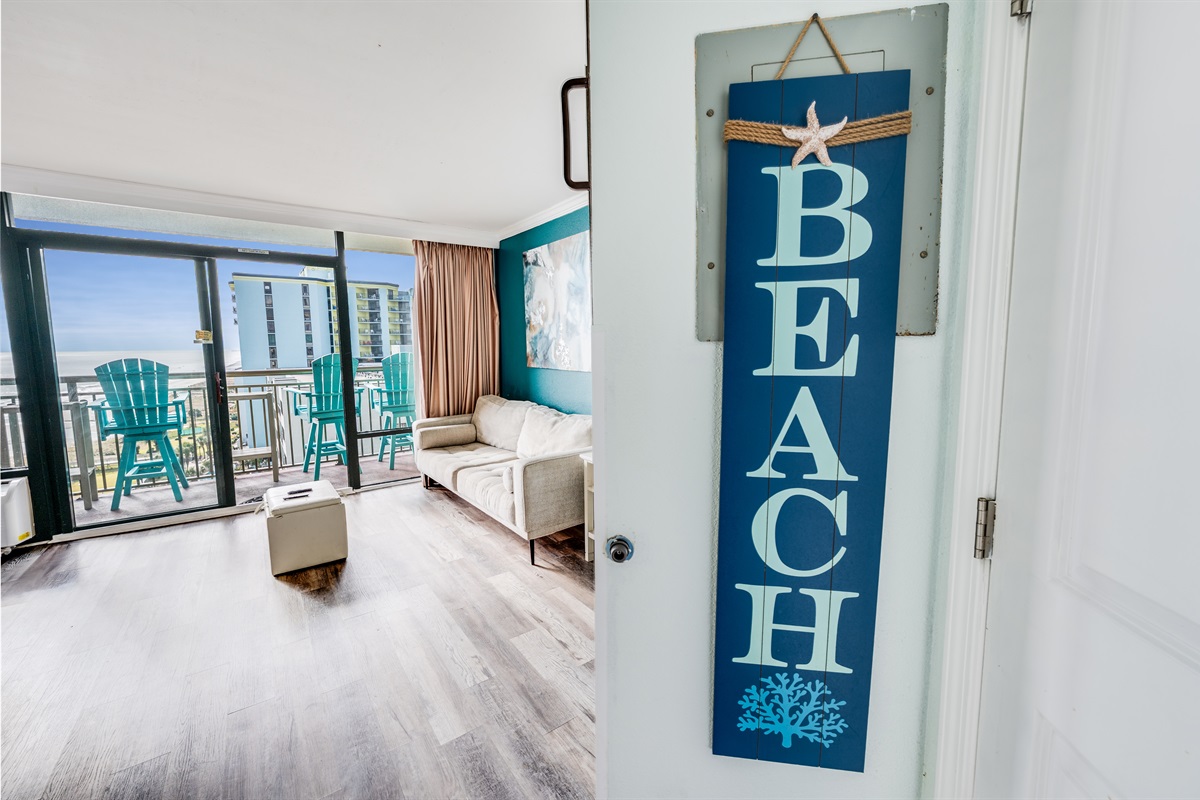Living Room with Stunning Views🌊☀️