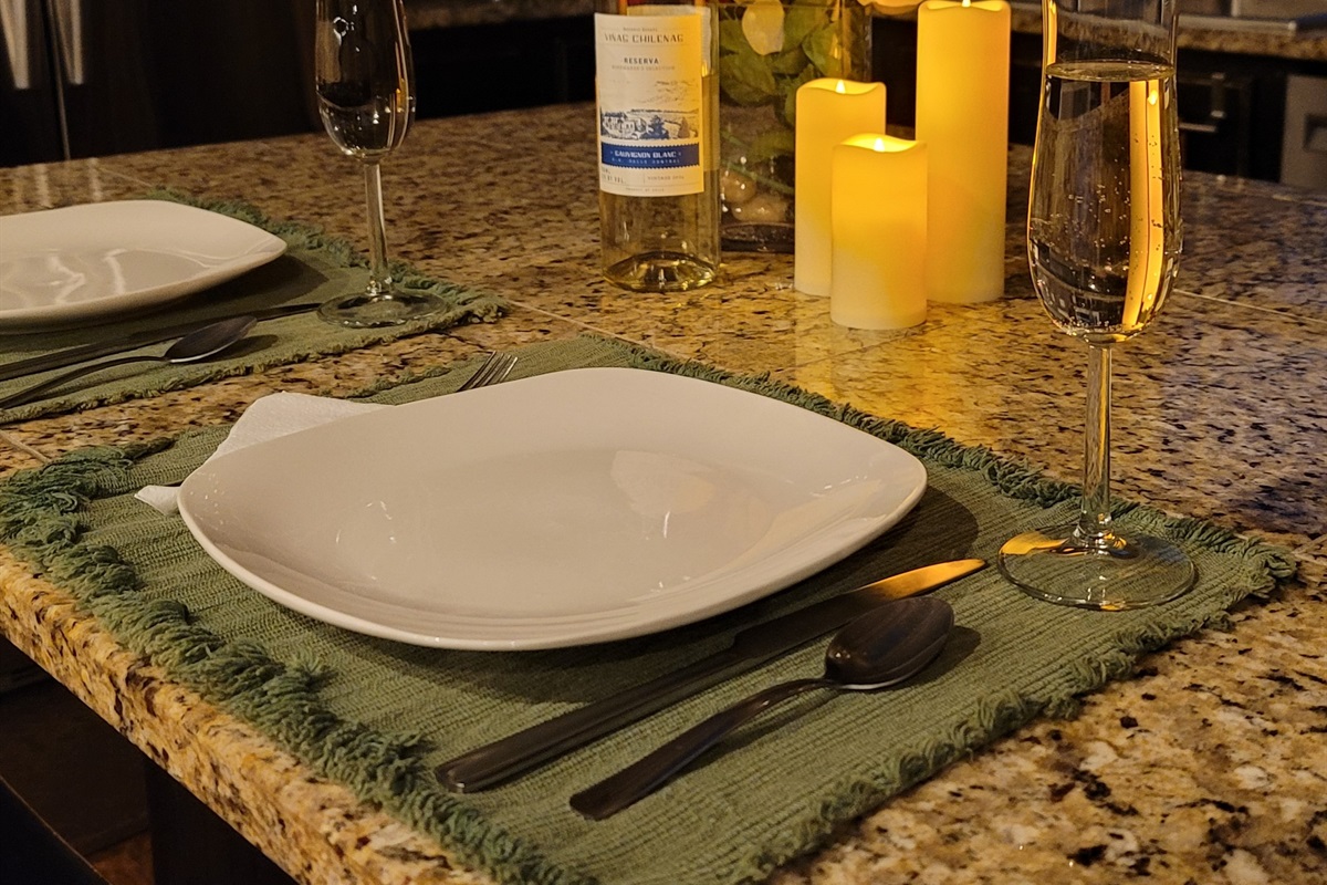 Cozy dinner for two, please!