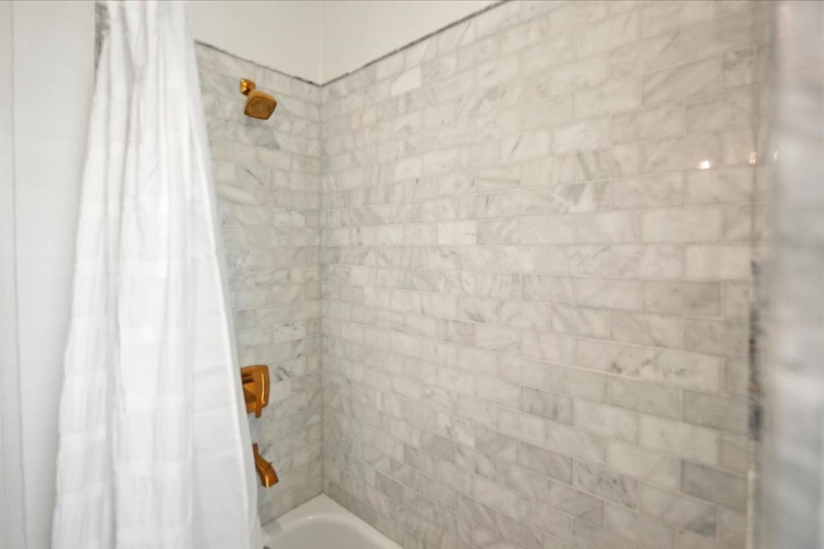 Full Bathroom Upstairs