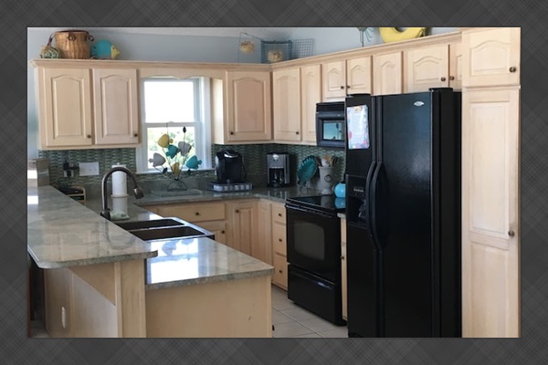 Fully Equipped Kitchen- Apron Copper Sink & Granite Counters