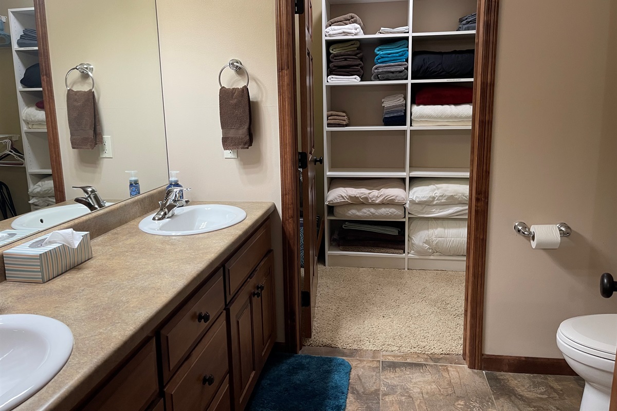 Master Bathroom w/walk in closet
