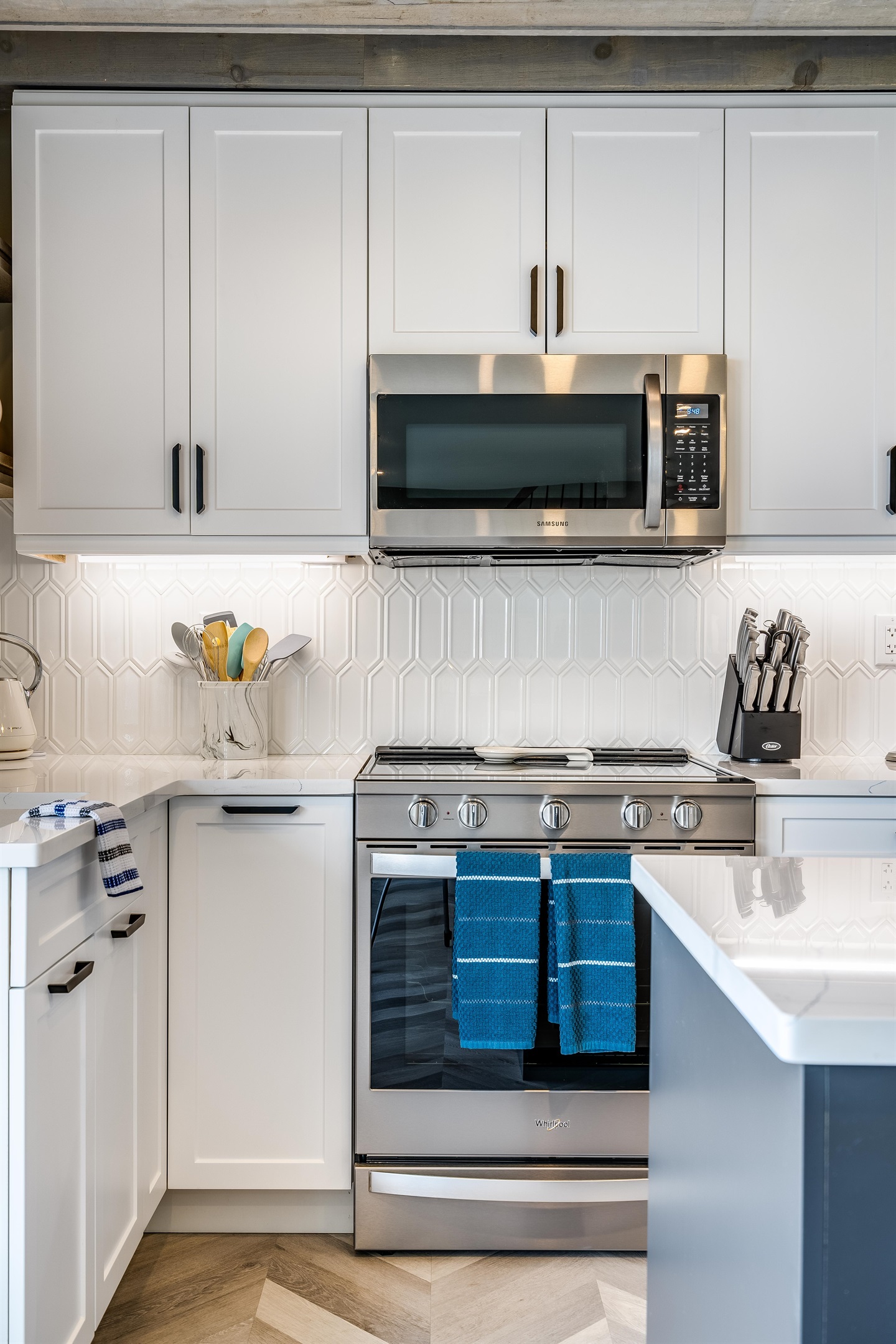 Fully equipped kitchen with stainless steel electric stove/oven combo.