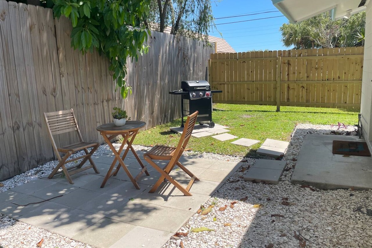 Pick fresh avocados from the tree while you grill your dinner outdoors!