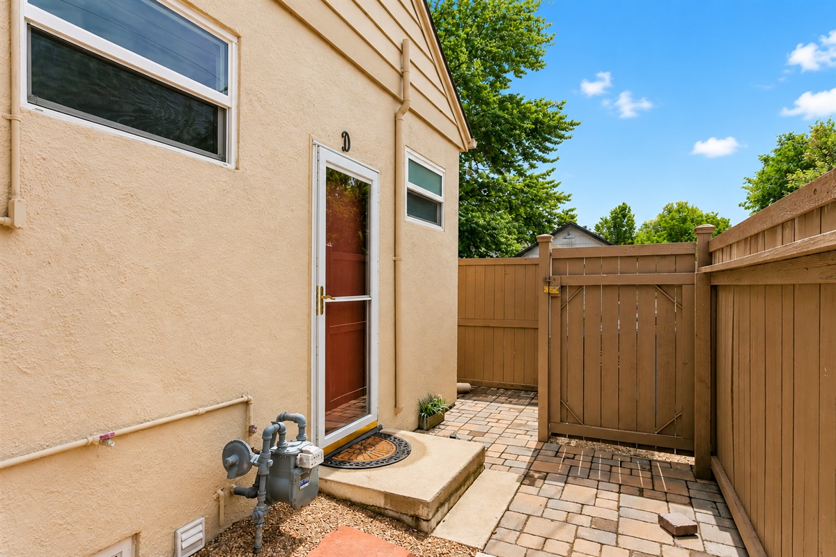 Private entrance to the Cottage Studio is through the door marked "D"