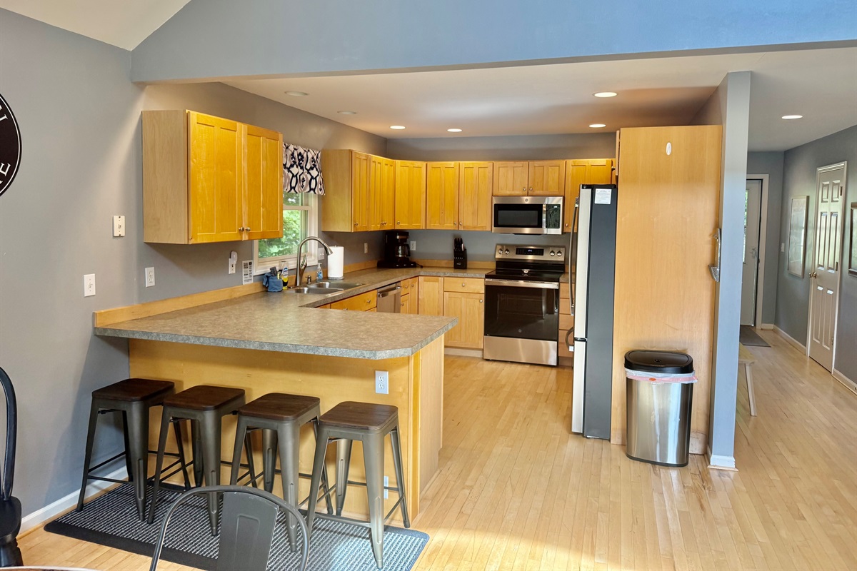 Large well stocked kitchen with upgraded appliances