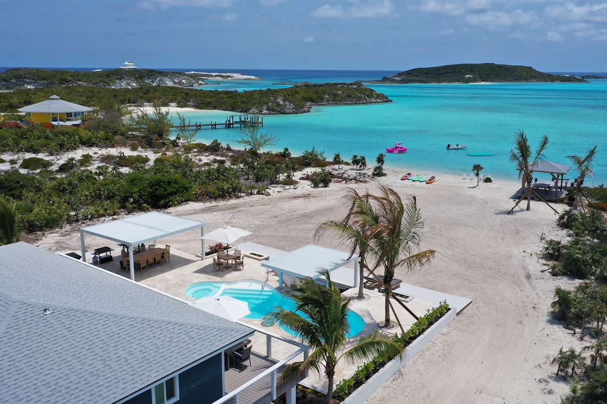 Runaway, The Beachfront Staniel Cay Villa Staniel Cay Villas