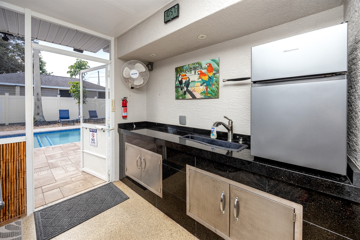 Kitchenette by the pool