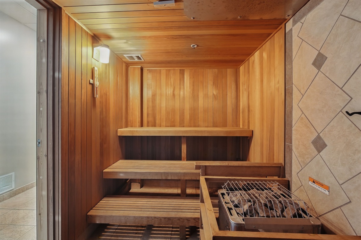 Step into the private sauna and let the warmth wash over you. Perfect after a long day exploring downtown Des Moines or catching a show at Wells Fargo Arena, this soothing retreat melts away s