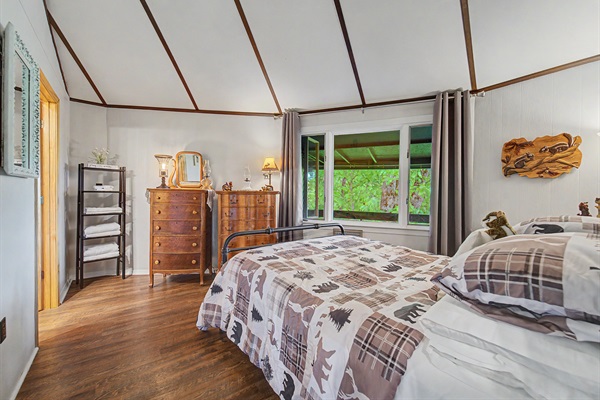 High Vaulted Ceilings, Ample Space, and a Comfortable Queen Bed with High-end Linens 